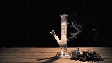 The Ultimate Guide to Glass Bongs: Everything You Need to Know
